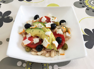 Bean salad with avocado and surimi