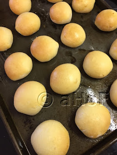 Tiny slider buns, little buns