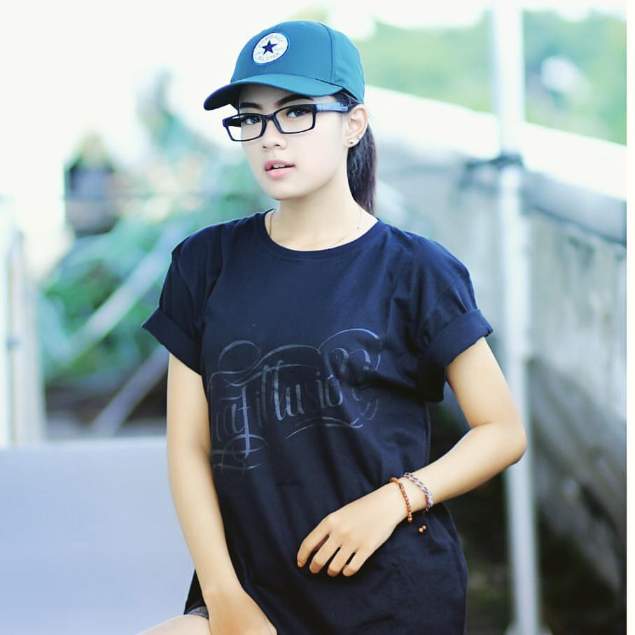 Wanita Cantik Foto Model Kaos Distro - Kumpulan Foto Model Distro