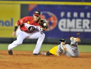 Béisbol invernal:Escogido, Licey y Estrellas Orientales empatados en primer lugar 