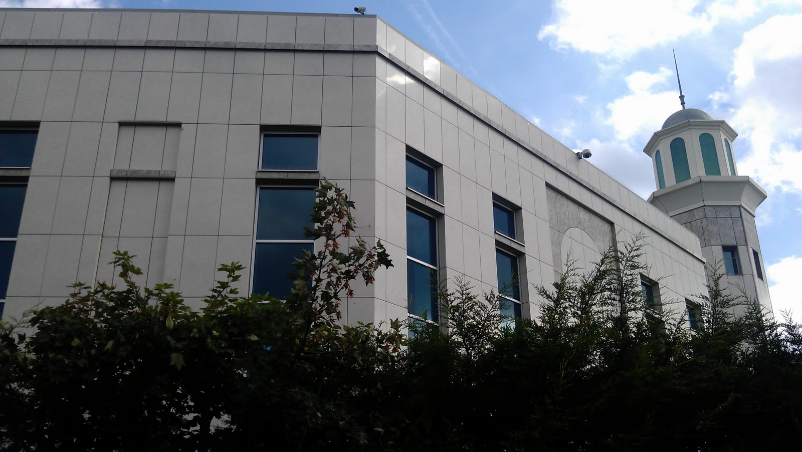 to the Islamic Holly Places Baitul Futuh (London) United Kingdom