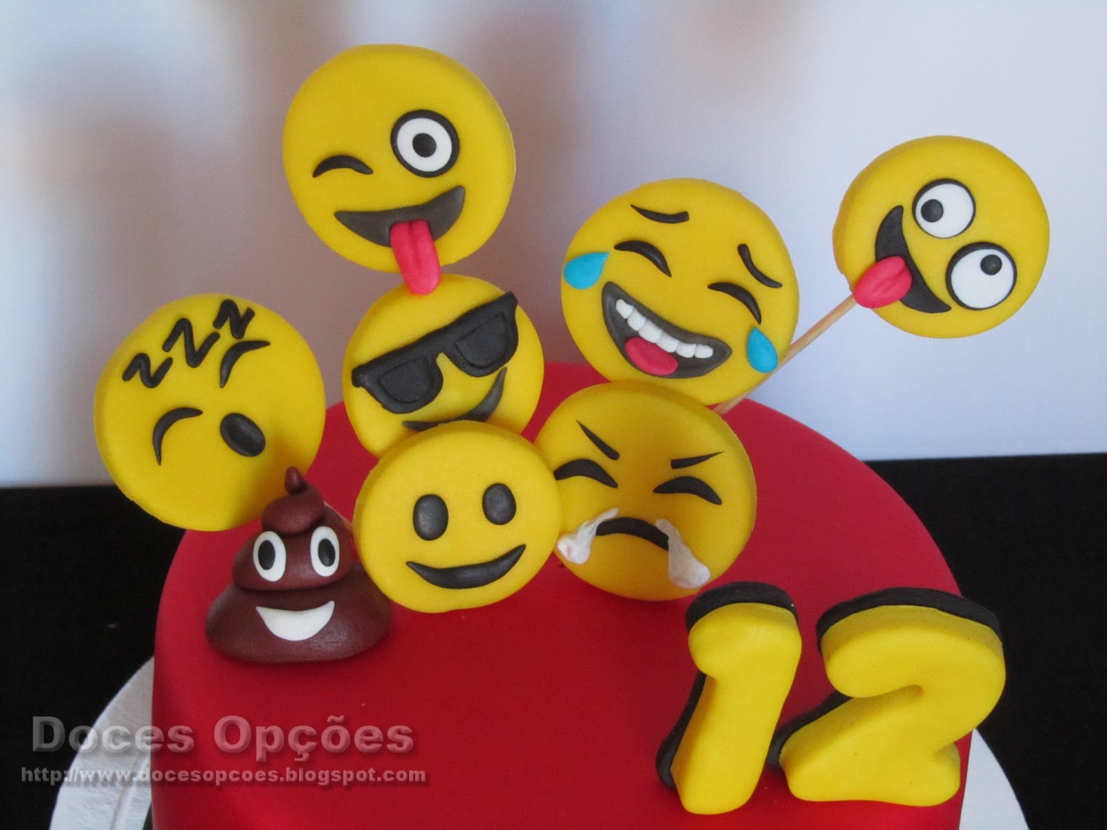 Doces Opções: Bolo de aniversário Emojis