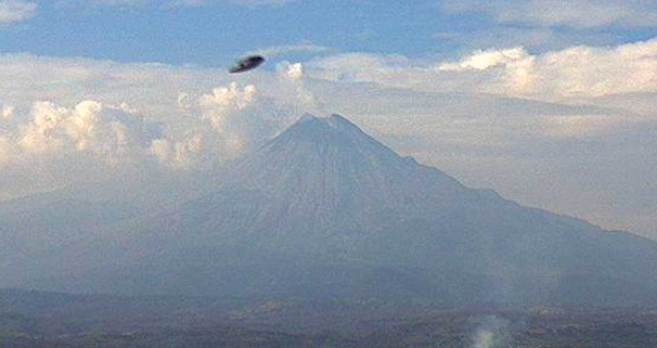 UFO News ~ Craft over Colima's Volcán de Fuego plus MORE Space%2Bstation%252C%2Bbase%252C%2Bmilitary%252C%2BUFO%252C%2BUFOs%252C%2Bsighting%252C%2Bsightings%252C%2BClinton%252C%2Bobama%252C%2Blazar%252C%2Bbob%252C%2BCIA%252C%2Bfrance%252C%2Borb%252C%2Busaf%252C%2Bdisclosure%252C%2Bpluto%252C%2Bspace%252C%2Bsky%252C%2Bhunter%252C%2Bcolima%252C%2Bmexico