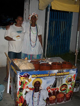 COMENDO ACARAJÉ EM PORTO SEGURO