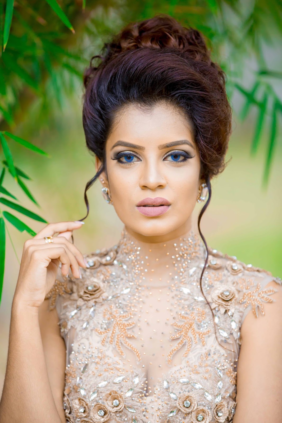Gossip Lanka: Gossip Chat With Yameesha Rasadi