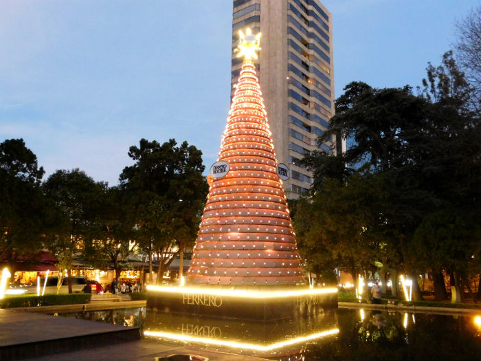 Árboles de Navidad que iluminan la Ciudad de México