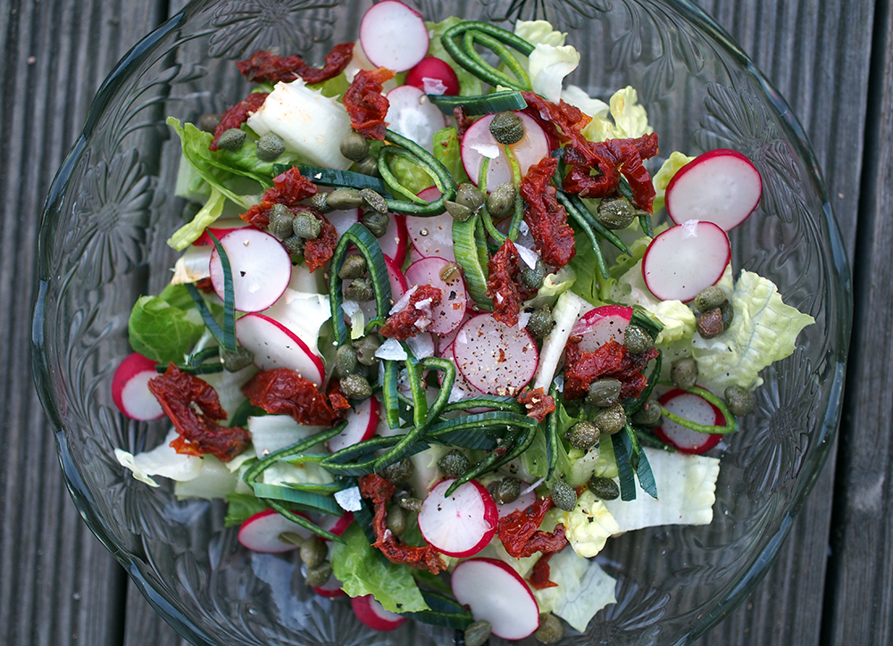 Sallad med rädisa och kapris