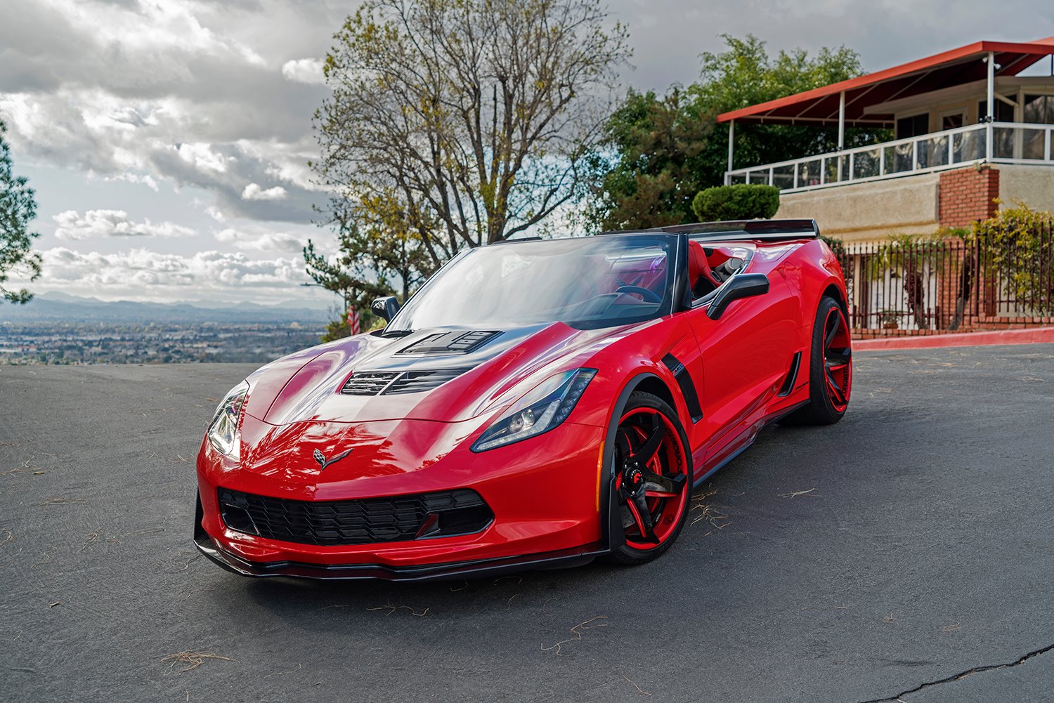 Red Chevrolet Corvette Zo6 (C7) gets red & black