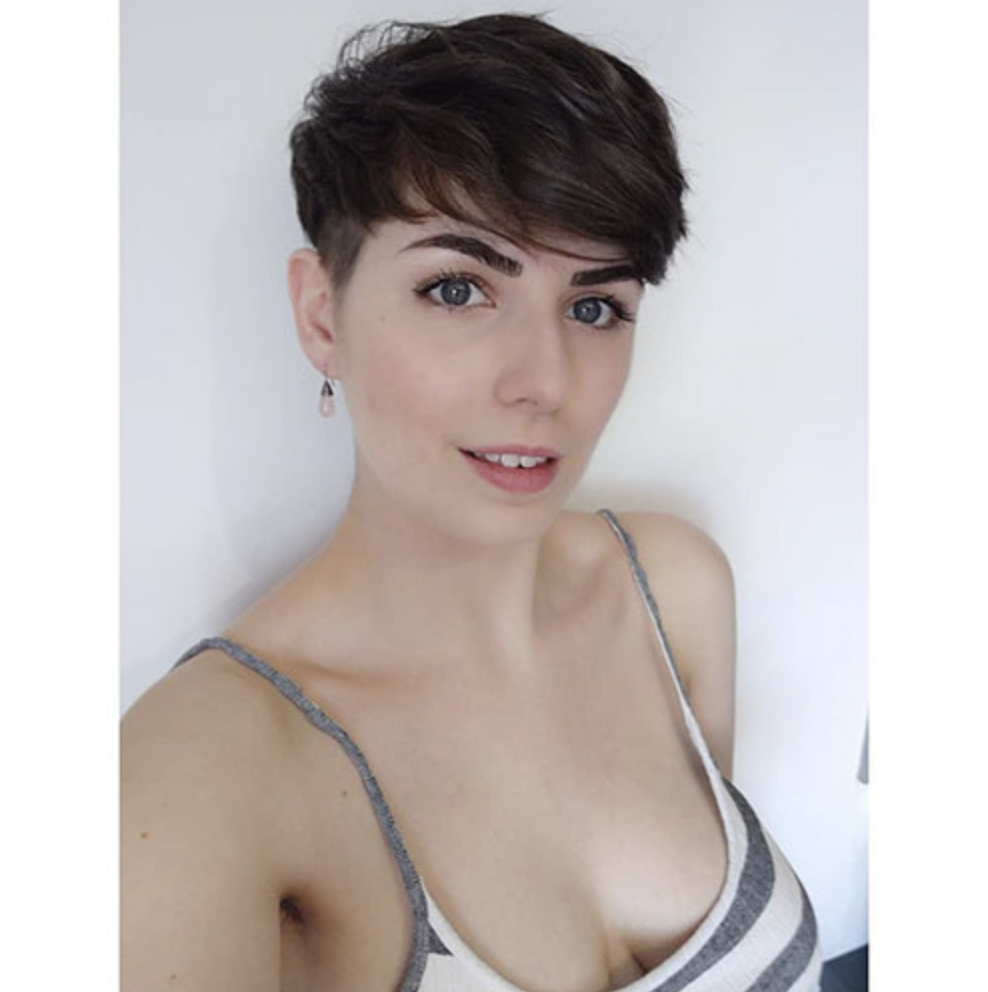 short pixie haircuts with bangs 2023