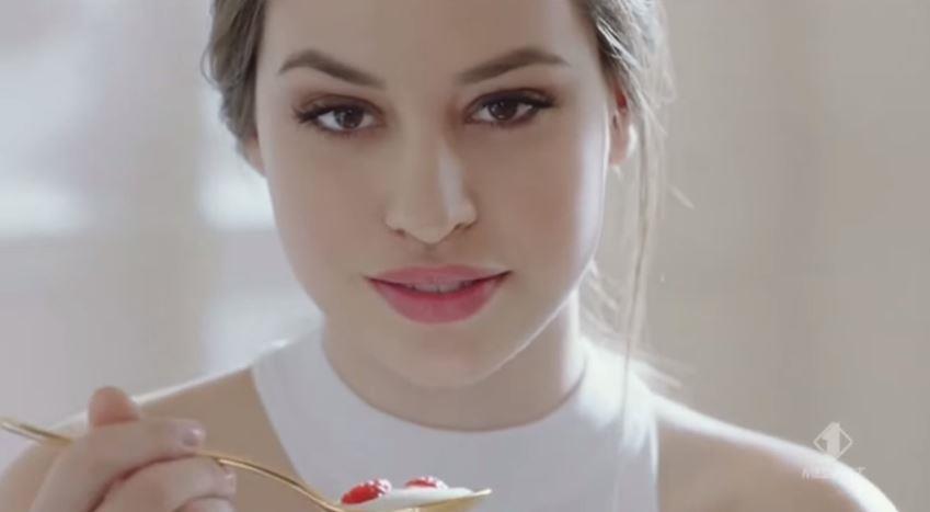 Canzone Muller Pubblicità yogurt cremoso con bellissima modella\attrice, Spot Maggio 2018