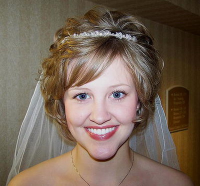 http://2.bp.blogspot.com/-wP34iVmclFY/TbTtxnelgAI/AAAAAAAAA_Q/kDWG1ujZGeQ/s1600/Wedding-Hairstyles-For-Short-Hair-1.jpg