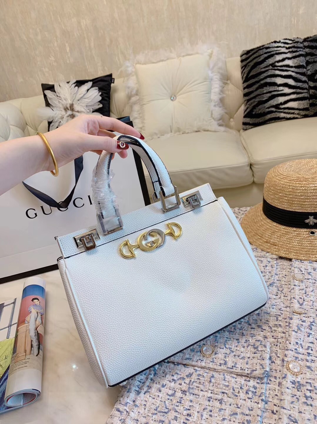 gucci zumi grainy leather small shoulder bag