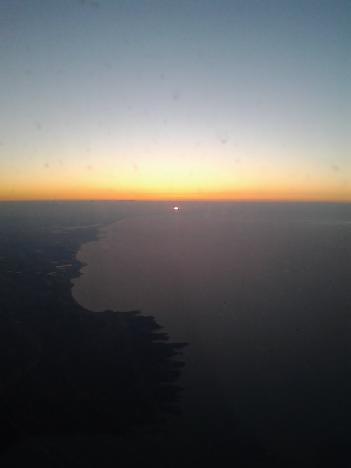 Sonnenaufgang vom Flugzeug aus