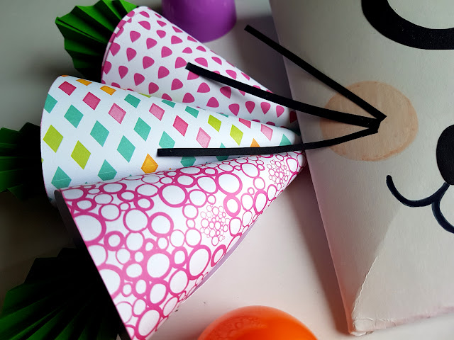 Prace plastyczne na Wielkanoc - jak zapakować prezenty od Zajączka Wielkanocnego - wiosna - zajączki - króliczki - marchewki z papieru - tuba na słodycze - prace z papierowych talerzyków