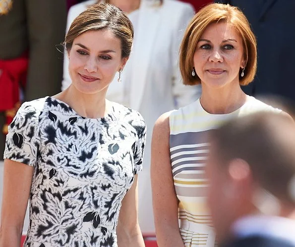 Queen Letizia wore Carolina Herrera Parrot Tulip Fil Coupe Sheath Dress and sandals, Letizia carried Carolina Herrera Clutch bag