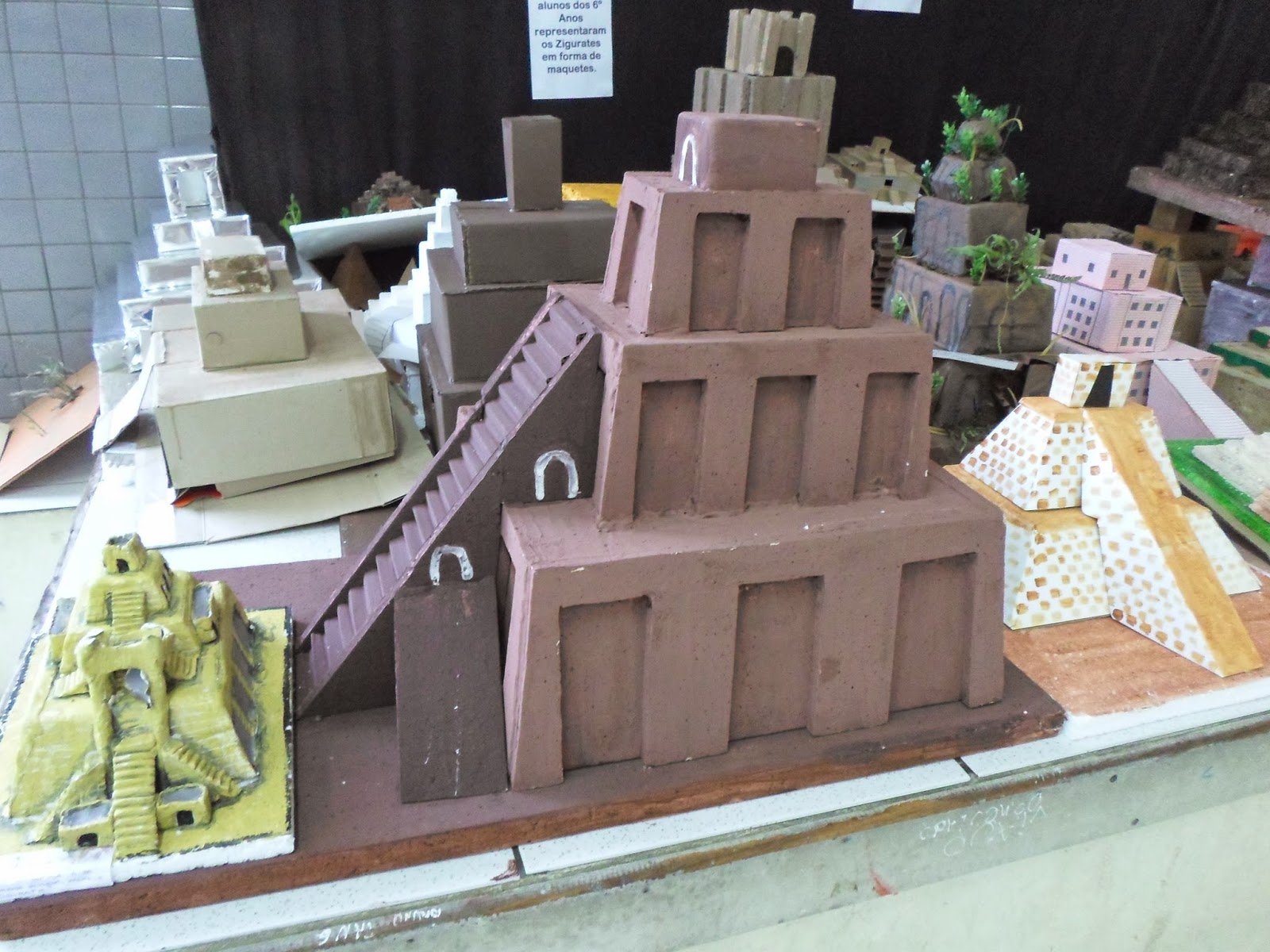 BRUNO HOELTGEBAUM: Maquetes Zigurates