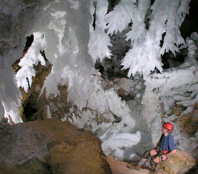 Lechuguilla cave: Jewel of the Underground