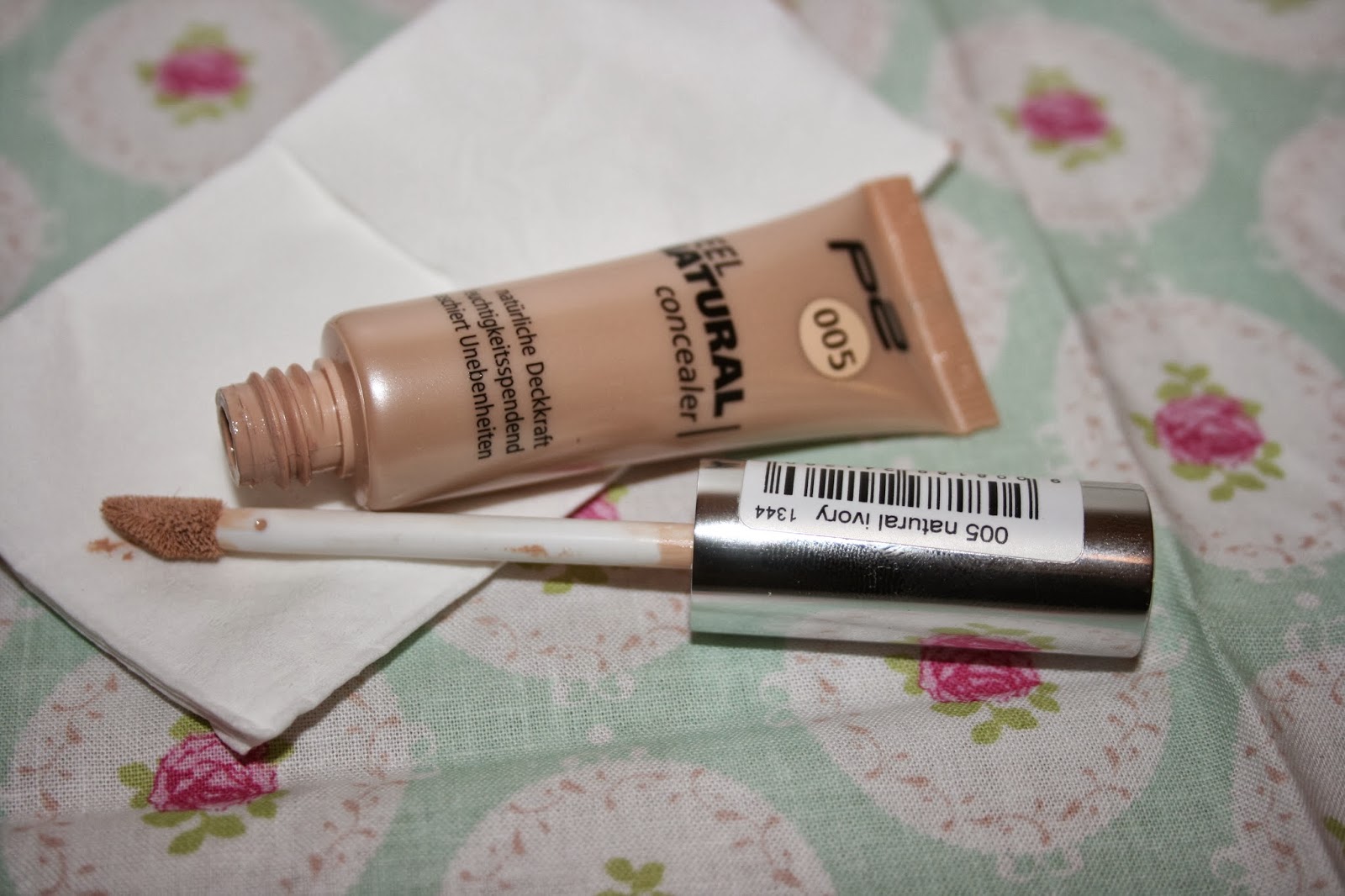 Two creative minds Kora Review Concealer& Eyeliner