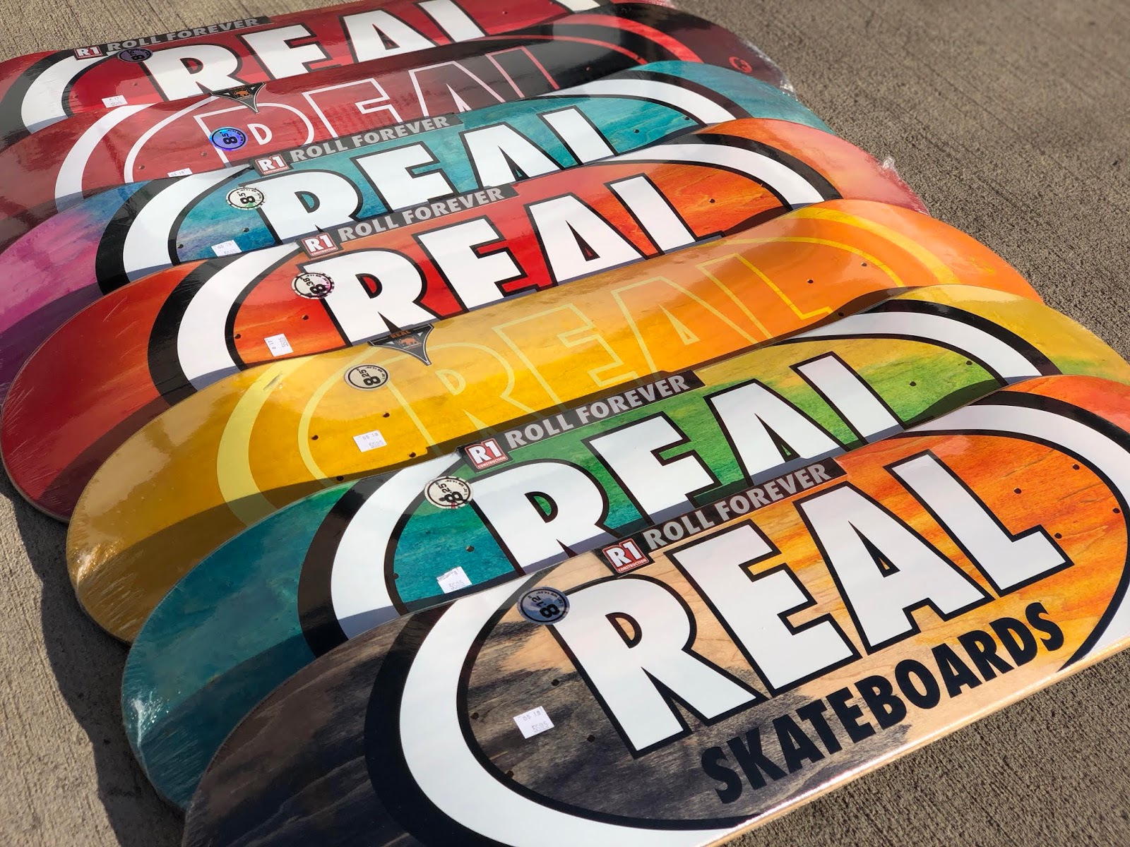 Damage DELUXE SKATEBOARDS