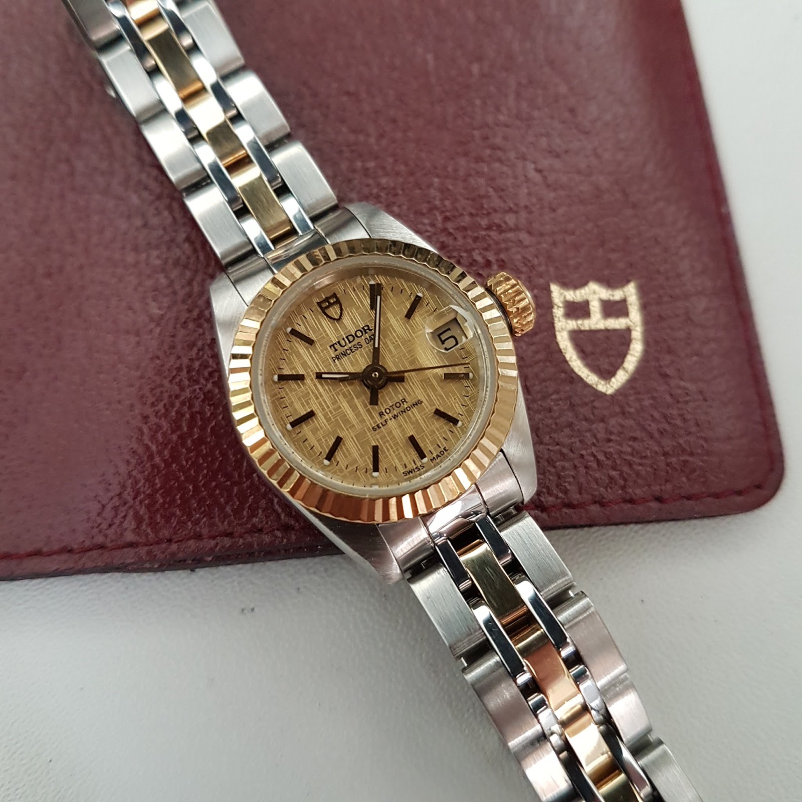 tudor linen dial