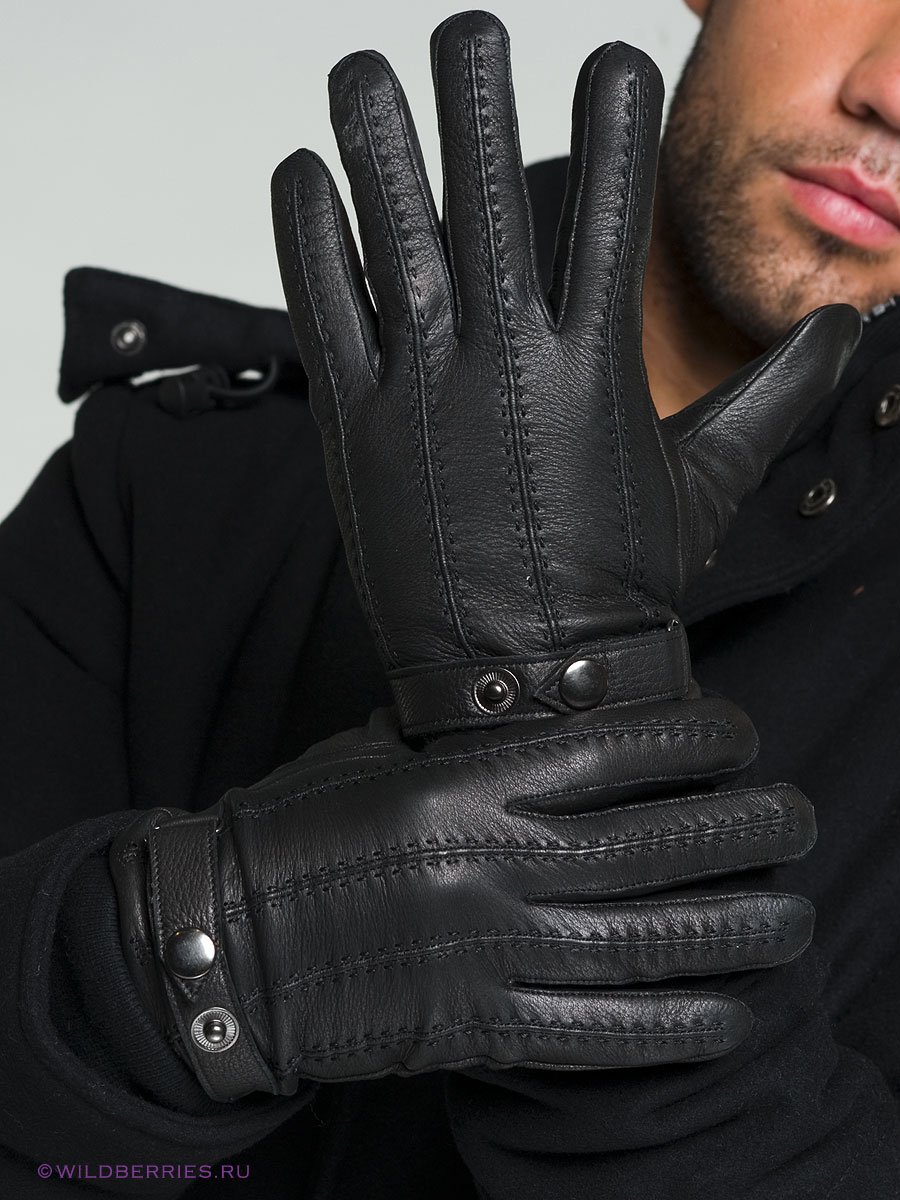 DHASShow detail of black leather gloves