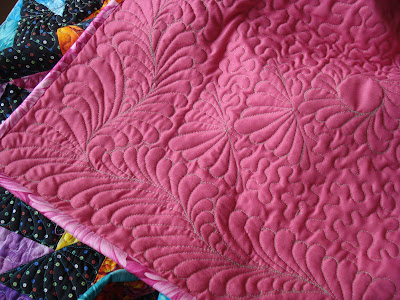 The Nifty Stitcher: Pineapple Blossom Quilt