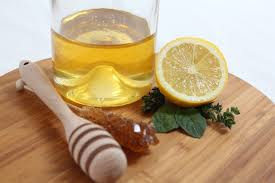 Les produits naturels au service de notre beauté citron et miel pour points noirs nez