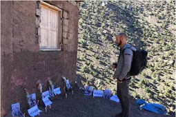 سياح اجانب ومغاربة يضعون الشموع بموقع حادثة امليل توبقال