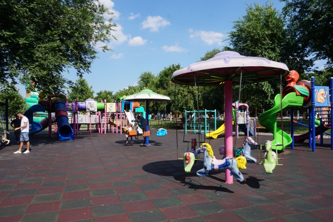 Bukarest, Romania ja lasten kanssa matkustaminen. Parhaat leikkipuistot ja huvipuistot!