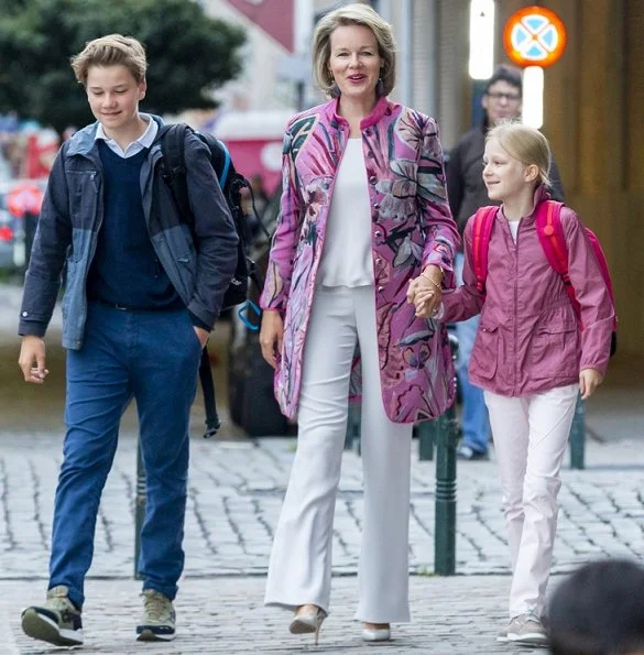 Queen Mathilde wore Emporio Armani reversible printed puffer jacket. Crown Princess Elisabeth wore Zara jacket