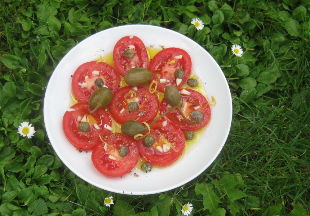 Barbaras Spielwiese: Tomate mit Kapern und Zitrone