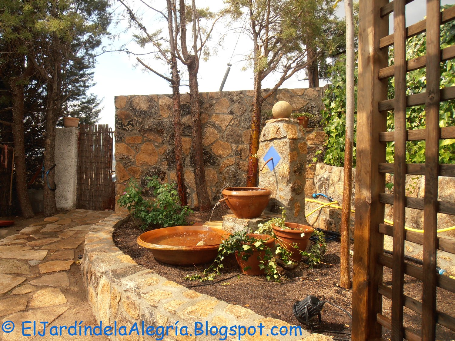 El jardín de la alegría : Agua!!! Cómo instalar una bomba de agua para