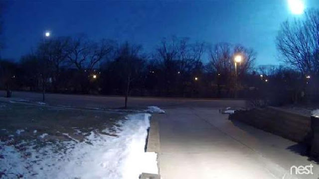 The Big Wobble - LOOK AT THE PICTURES 1702062350-Meteor-lights-up-Wisconsin-night-sky