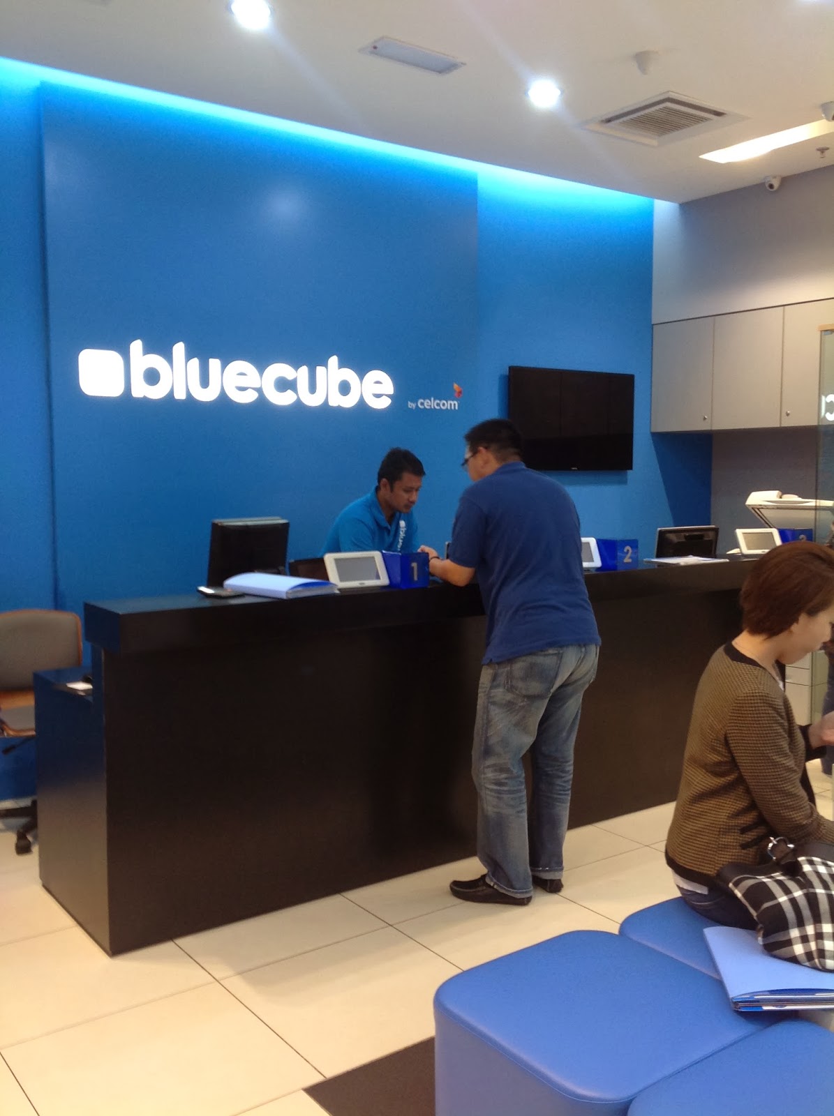 -MOBILE SERVICES- : CELCOM BLUE CUBE