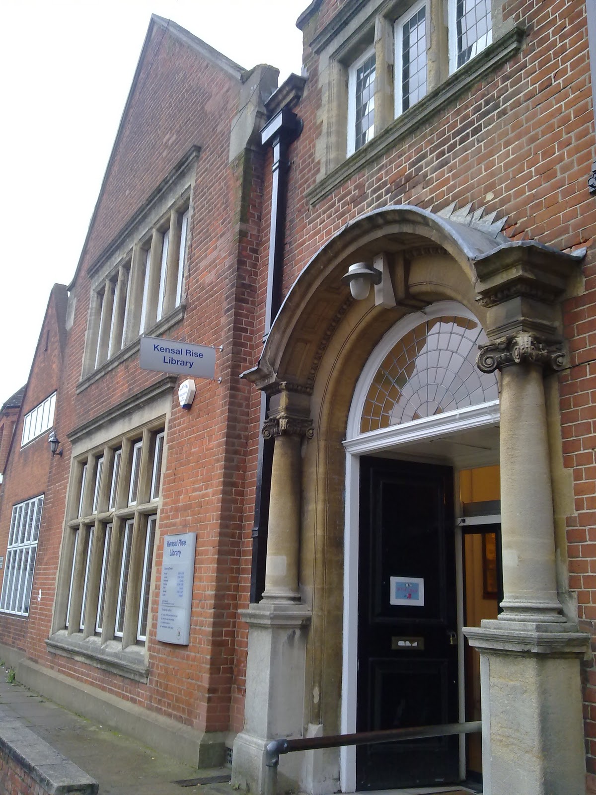 Skilled paid library workers not unpaid volunteers Save Kensal Rise