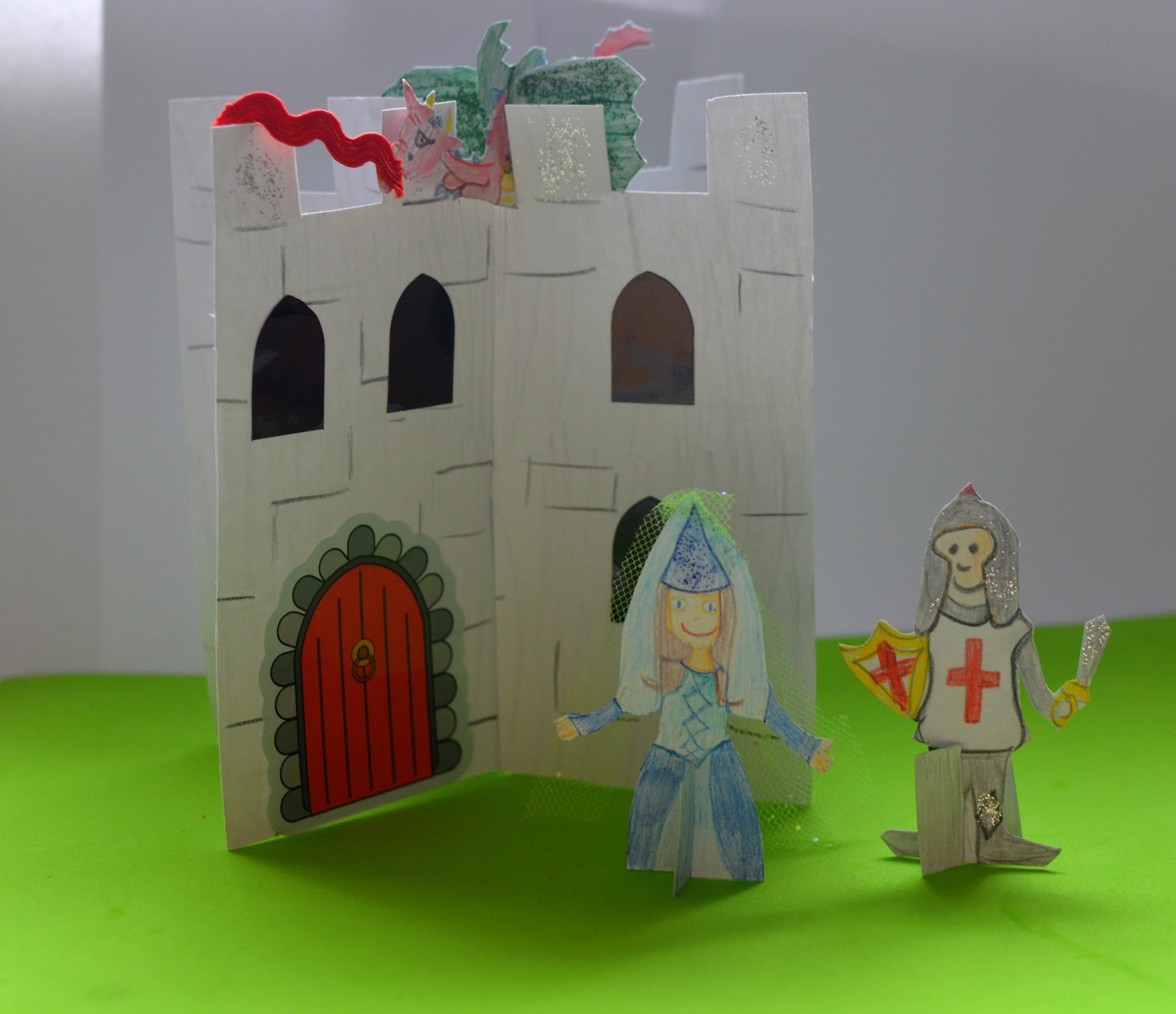 , Craft:  Make a Card Castle Play Scene with Dragon, Knight and Princess