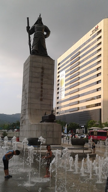 Estatua del Almirante Yi Sun-Shin Estatua del Almirante Yi Sun-Shin