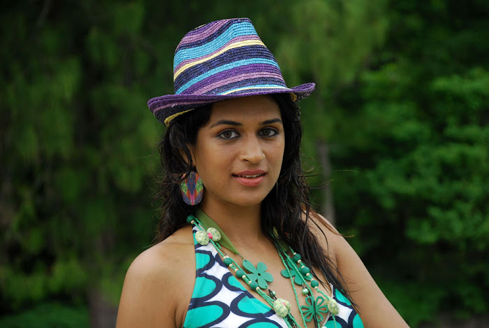 shraddha das new spicy from mugguru movie, shraddha das actress pics