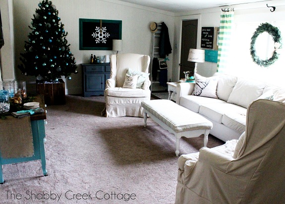 2012 home tour packed full of vintage Christmas decorations and plenty of aqua. Come on in and make yourself at home during my Christmas home tour.