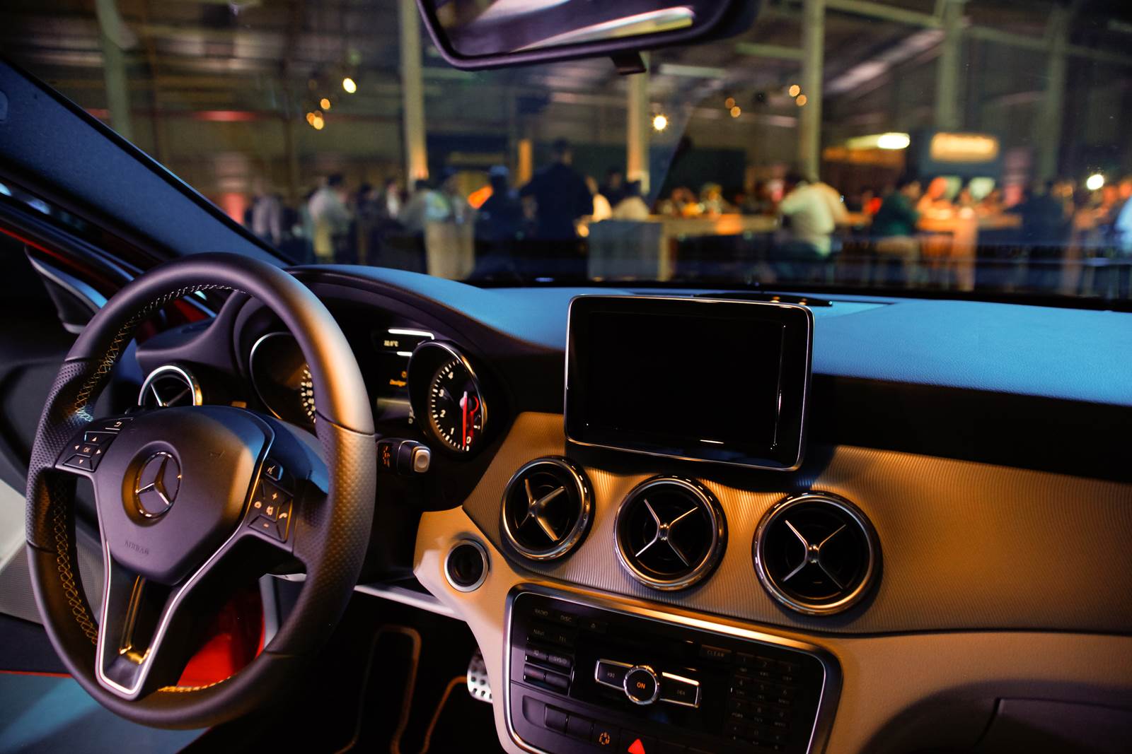Mercedes-Benz GLA 200 - interior - painel