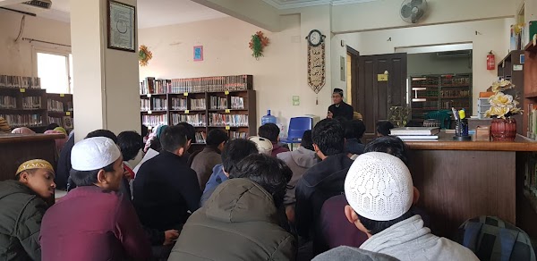Seminar Hadis Rumah Syariah, Takhrij Hadis Bukan Sekedar Teori Seminar Hadis Rumah Syariah, Takhrij Hadis Bukan Sekedar Teori