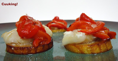  Montaditos de bacalao con pimiento asado. 