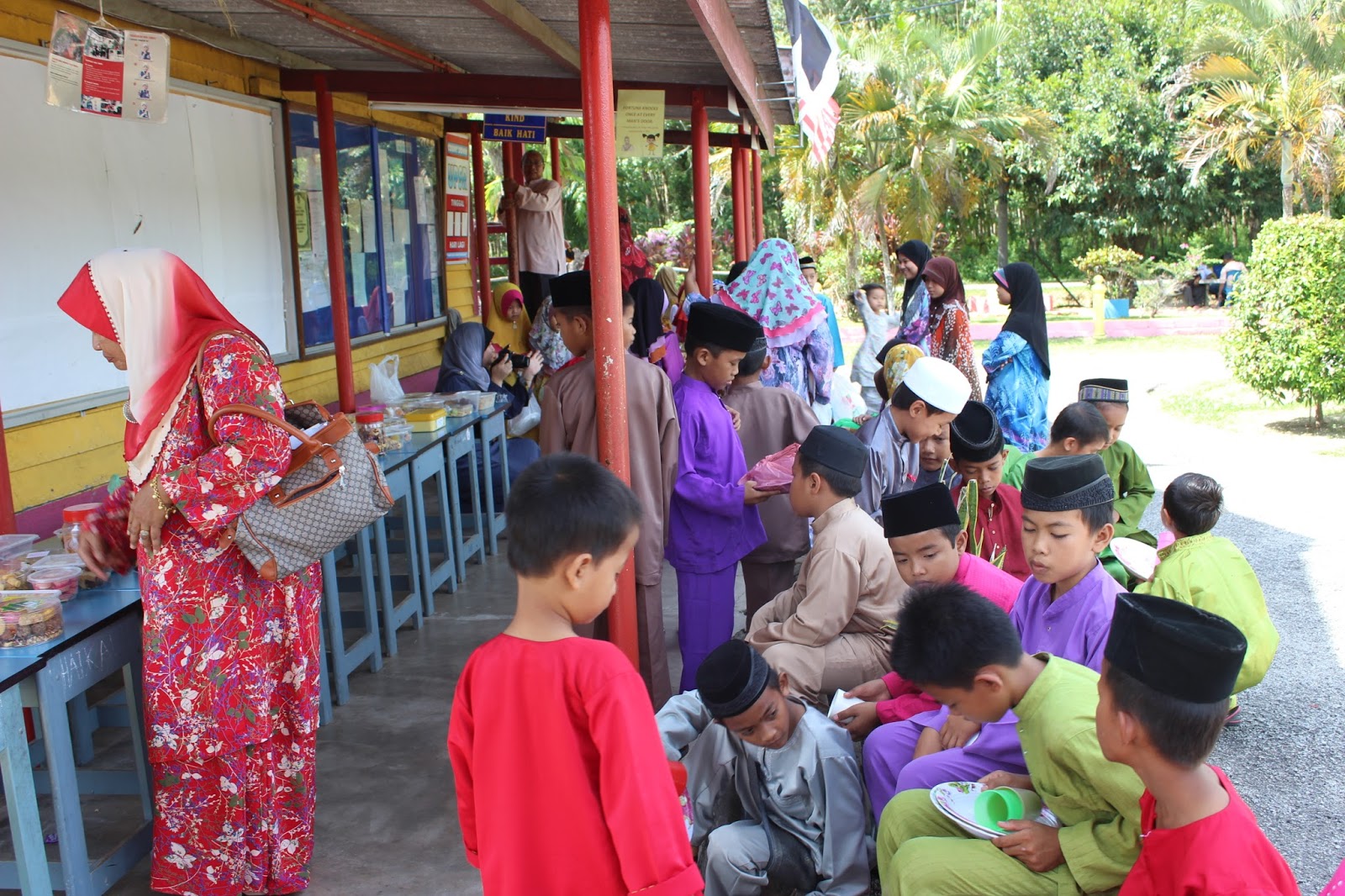 .: Suasana Sambutan Hari Raya 2013