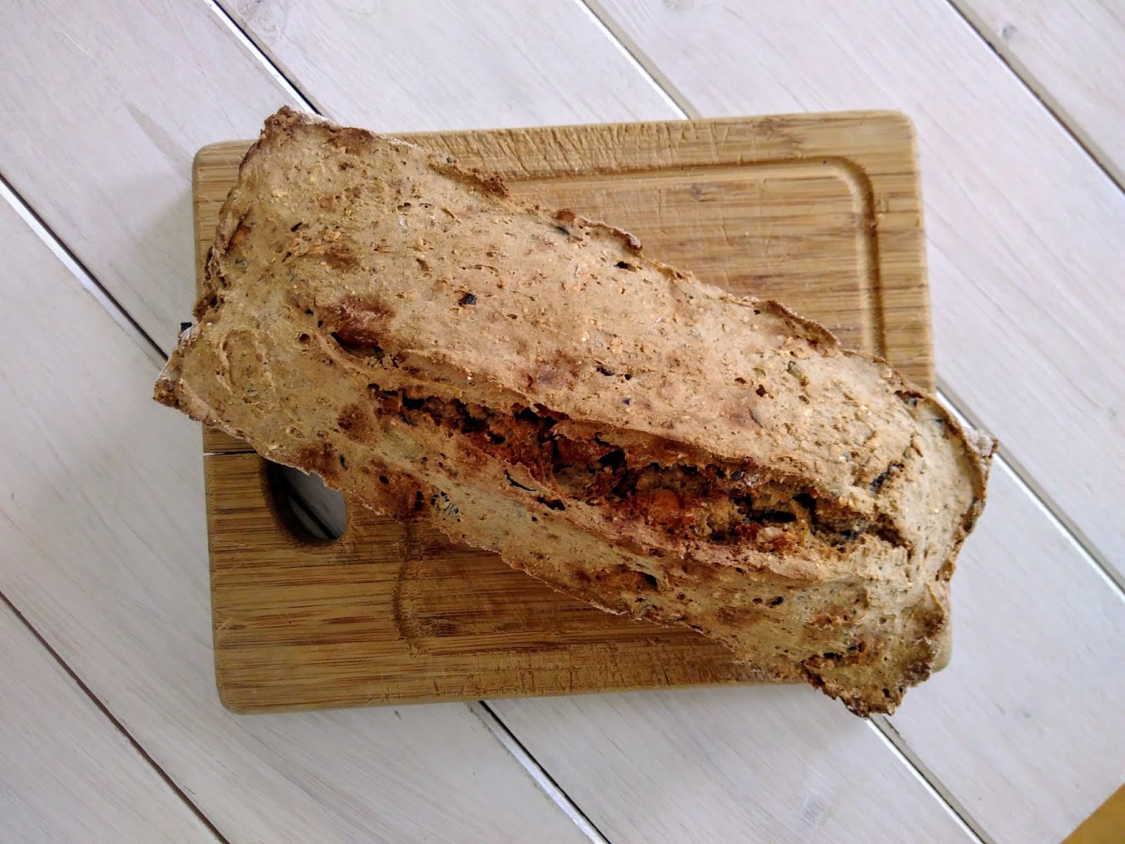 Roggen-Dinkel-Nuss-Brot