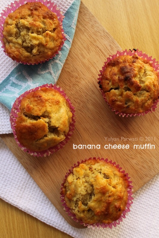 Cooking With Love: Banan Cheese Muffin