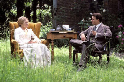 Kate Winslet and Johnny Depp in Finding Neverland