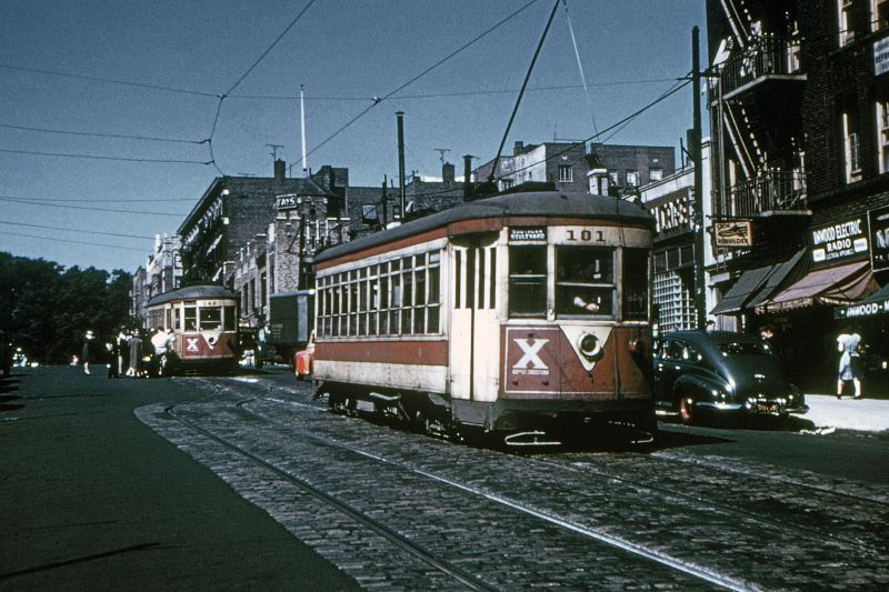 40 Rare Color Photos That Capture NYC Streetcars From Between the 1930s and 1950s Vintage News