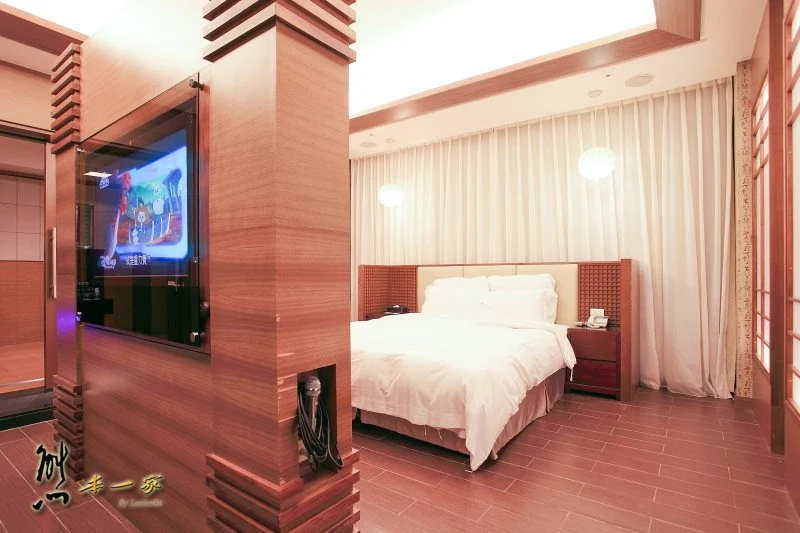 悠逸休閒旅館|房型有Ktv、xbox體感遊戲機還有泡湯池、私人游泳池