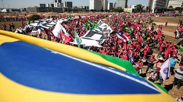 Atos em defesa da liberdade do ex-presidente Lula movimentam Brasília