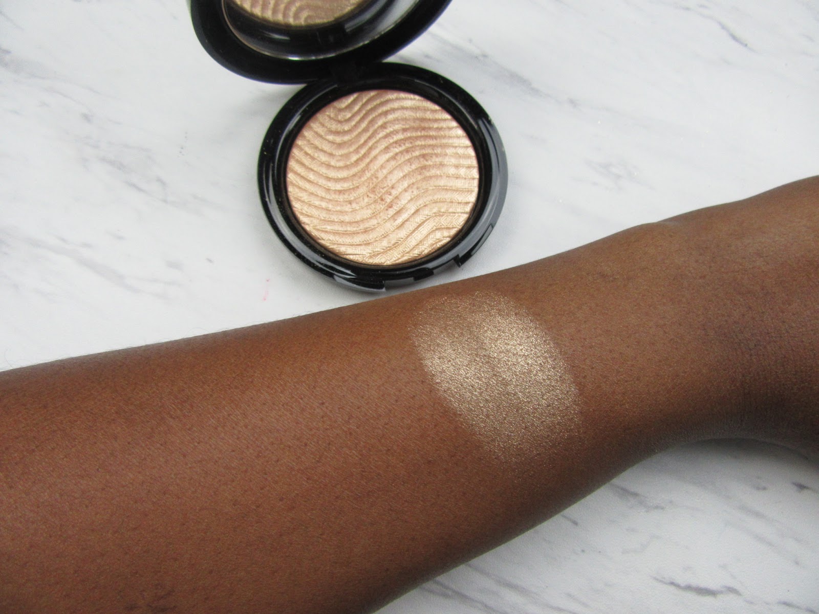 F Makeup Forever Pro Light Fusion Highlighters swatches